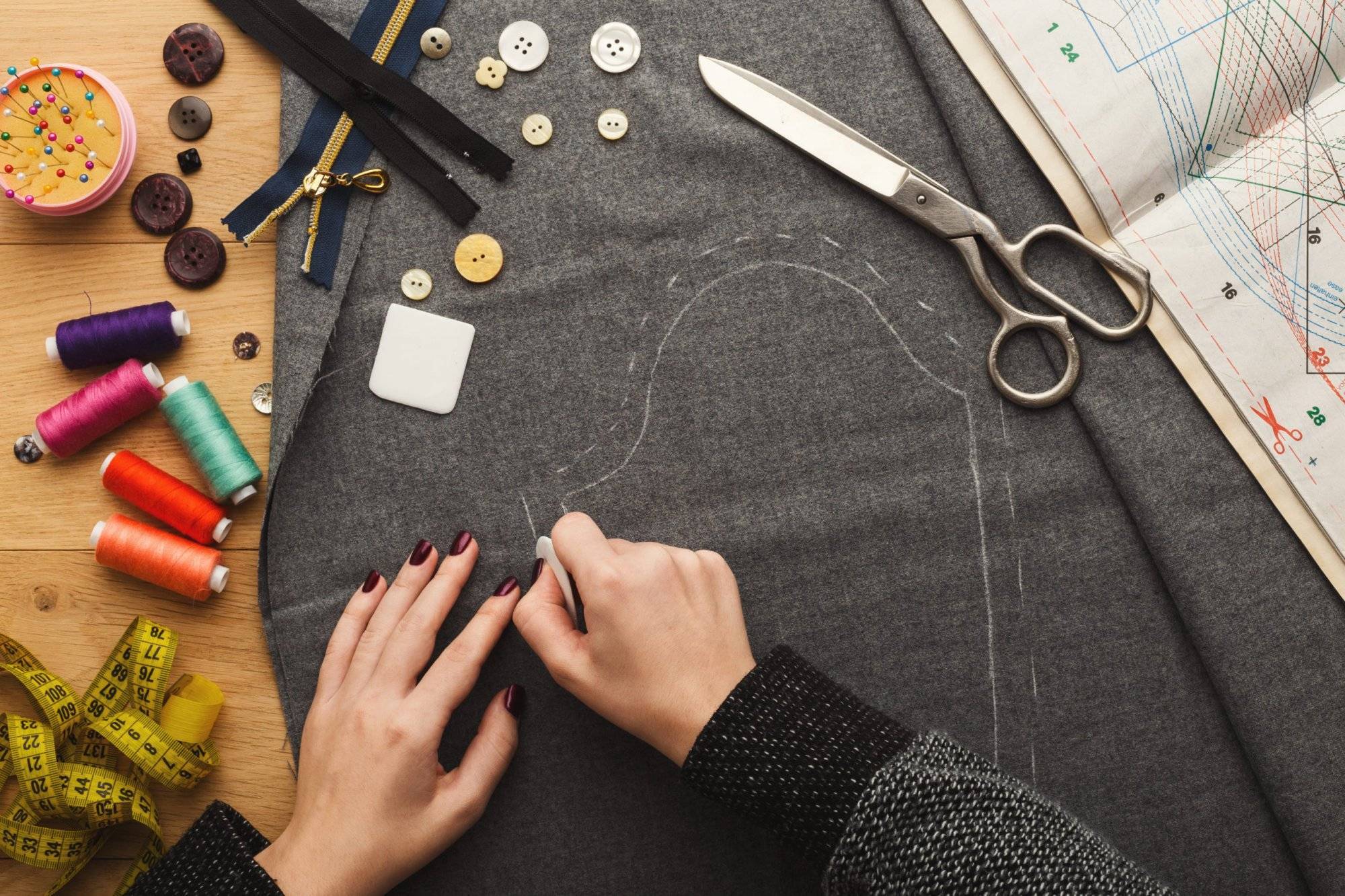 Top view on fashion designer working at messy table https://www.gettyimages.com/detail/photo/top-view-on-fashion-designer-working-at-messy-table-royalty-free-image/915237522?adppopup=true